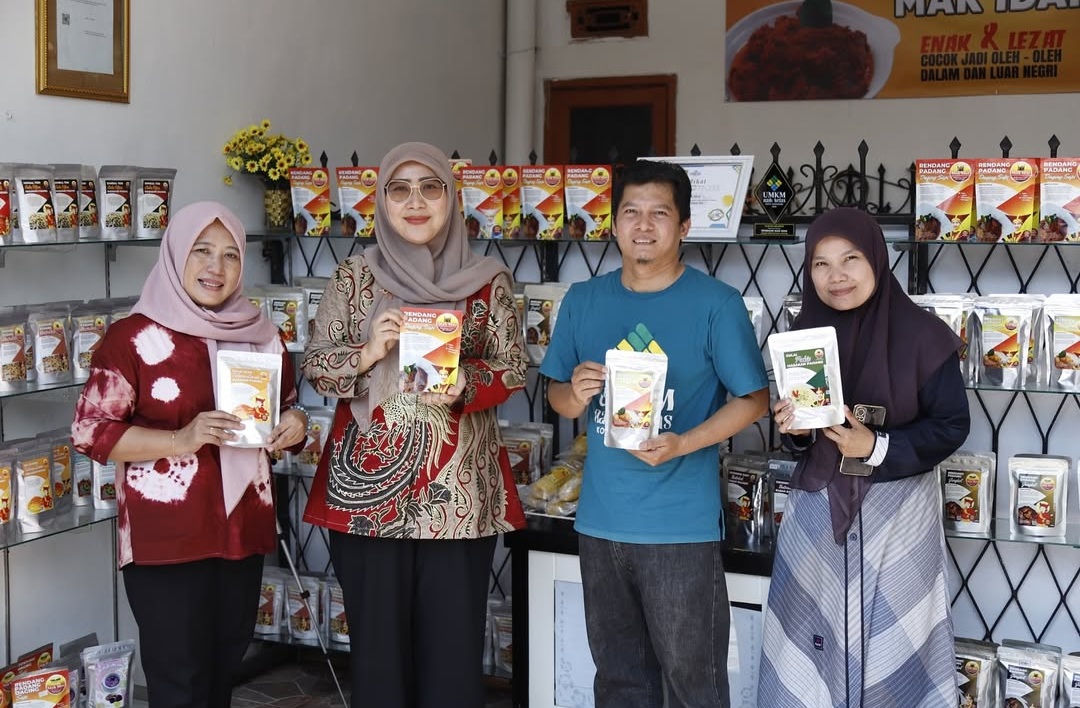 Ketua Dekranasda Kota Sukabumi Apresiasi Inovasi UMKM Rendang “Mak Idar”